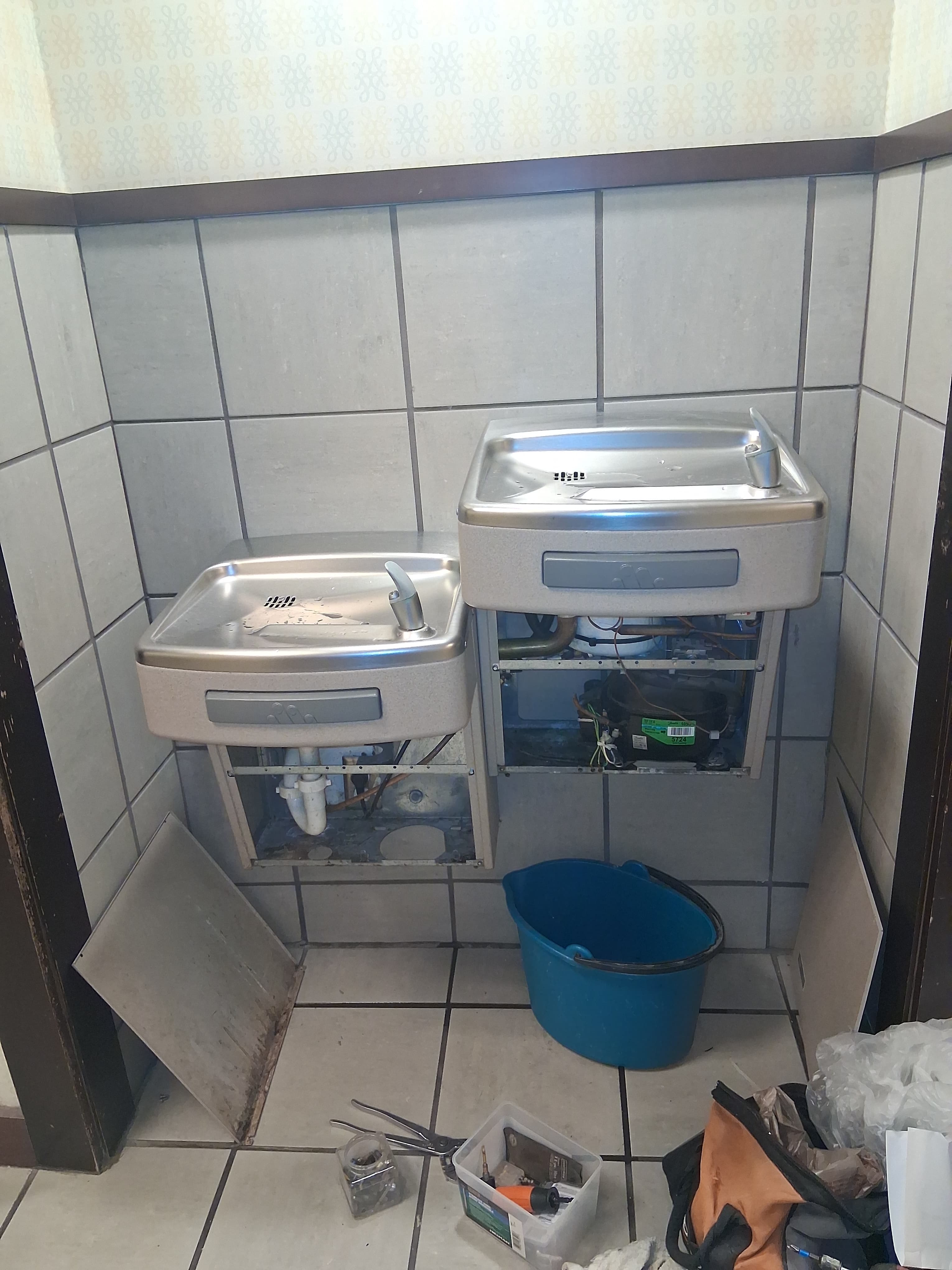 Commercial drinking fountain fixture